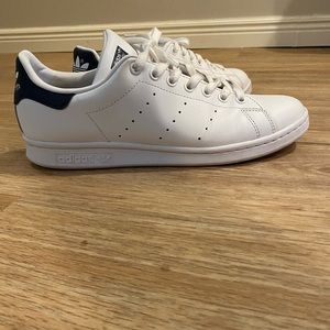 Adidas Stan Smith 
White/Collegiate Navy